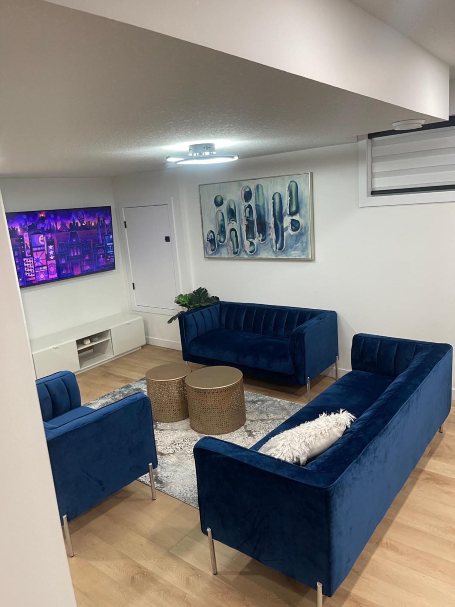 Stylish 2 Bedroom Suite In Sw Edmonton Close To Windermere And Edmonton International Airport Luaran gambar