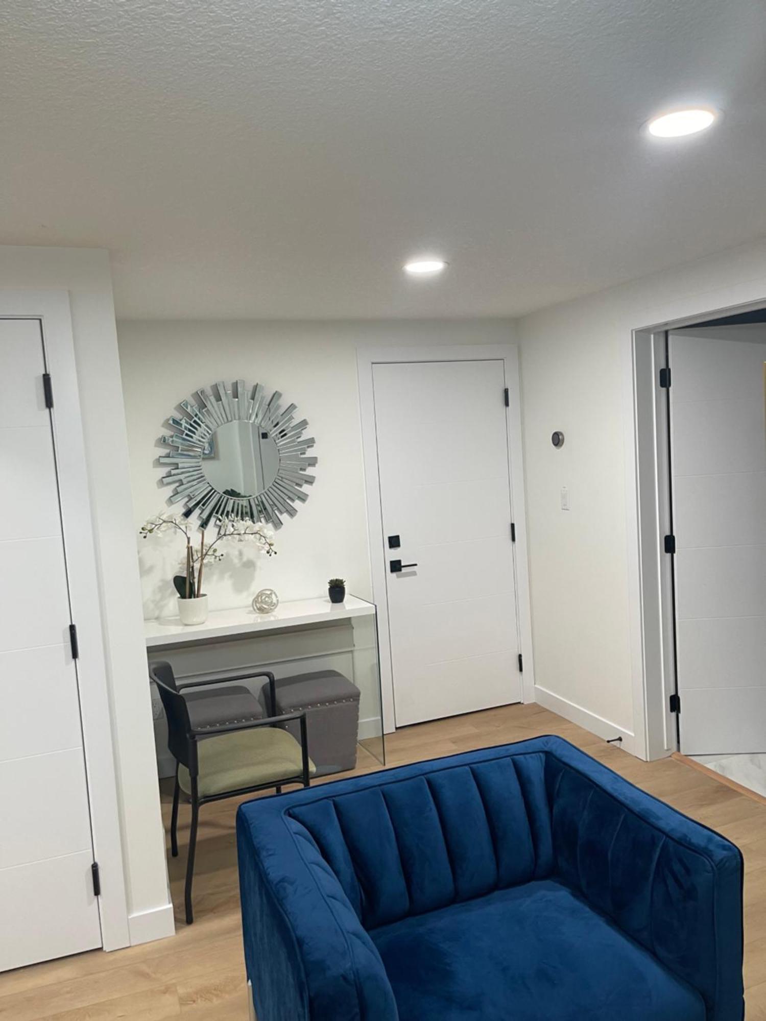 Stylish 2 Bedroom Suite In Sw Edmonton Close To Windermere And Edmonton International Airport Luaran gambar