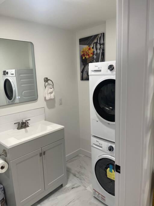 Stylish 2 Bedroom Suite In Sw Edmonton Close To Windermere And Edmonton International Airport Luaran gambar