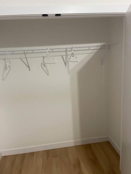 Stylish 2 Bedroom Suite In Sw Edmonton Close To Windermere And Edmonton International Airport Luaran gambar