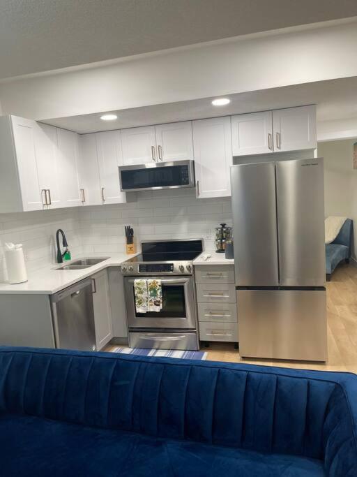 Stylish 2 Bedroom Suite In Sw Edmonton Close To Windermere And Edmonton International Airport Luaran gambar